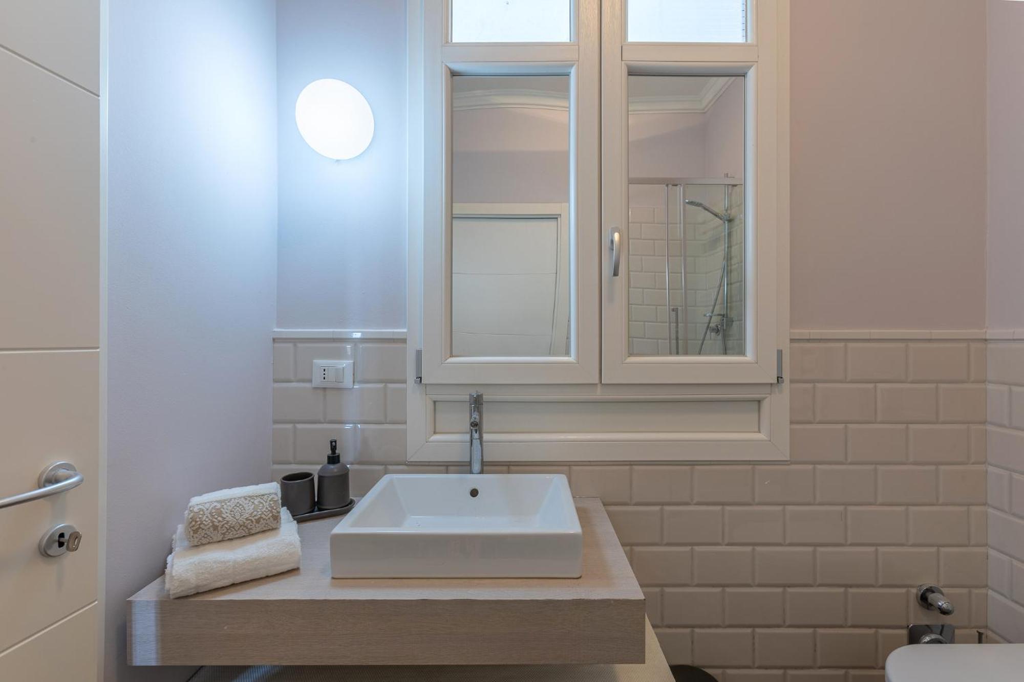 Bolo Stay Central Apartment Bologna Bagian luar foto