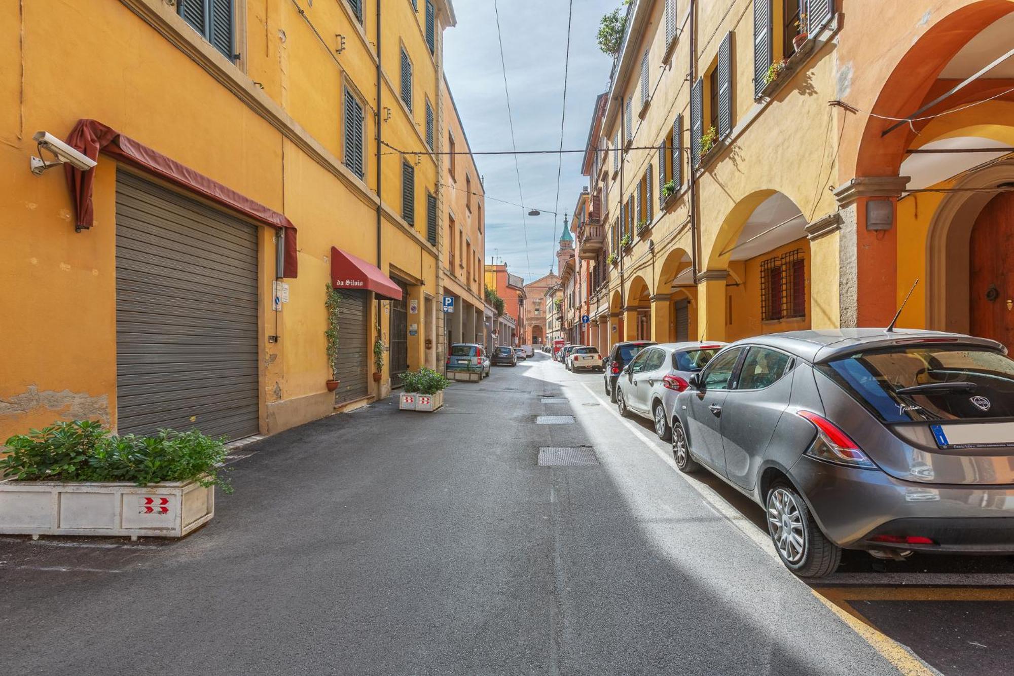Bolo Stay Central Apartment Bologna Bagian luar foto